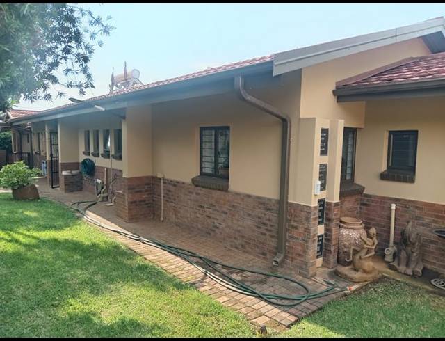 5 BEDROOM HOUSE FOR SALE IN PRETORIA GARDENS